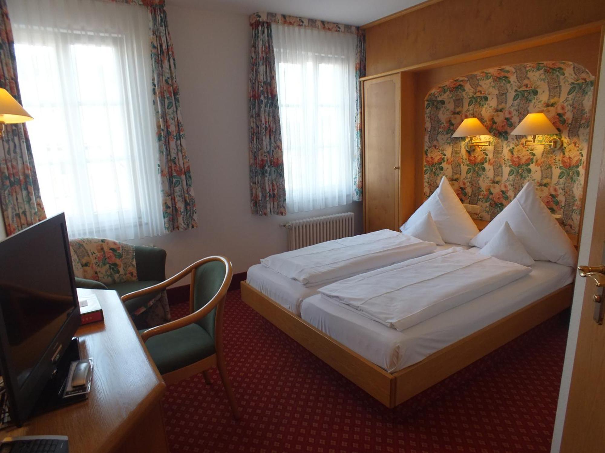 Hotel-Gasthof Zum Weyssen Roessle Schiltach Kamer foto